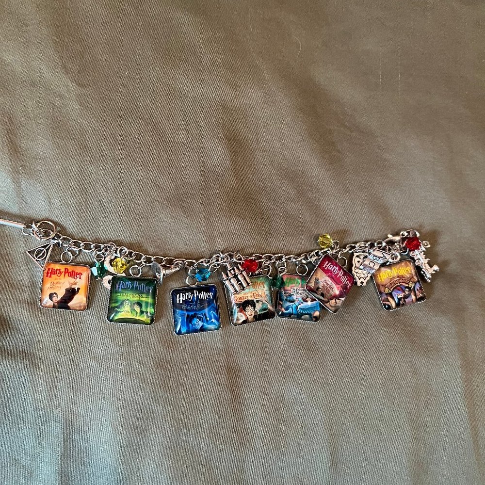 Harry Potter book covers charm bracelet, 7 3/4 inches